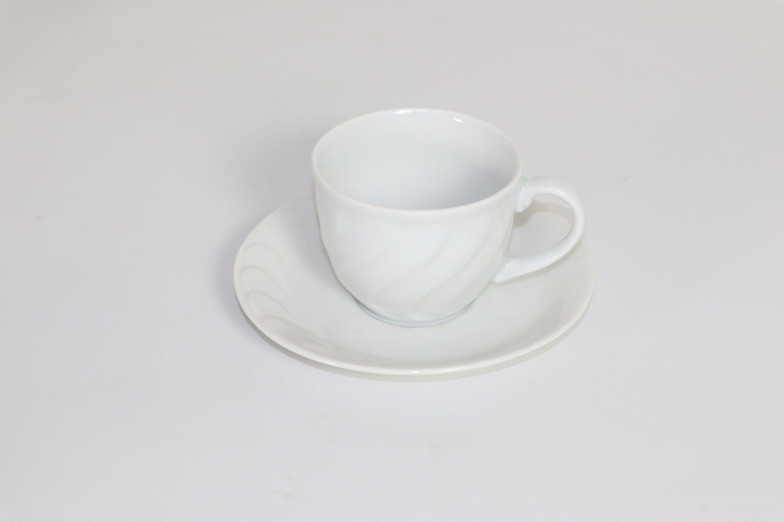 Tour de 4 tasses 12 cl blanches en porcelaine - Maisons du Monde